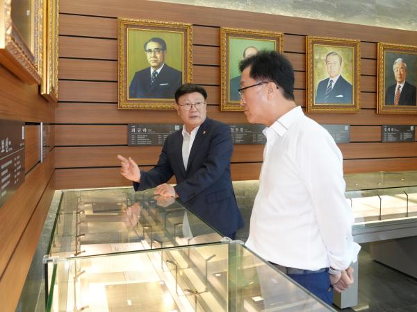 25.08.12. 대한민국시도의장협의회 대통령기록관 방문 2